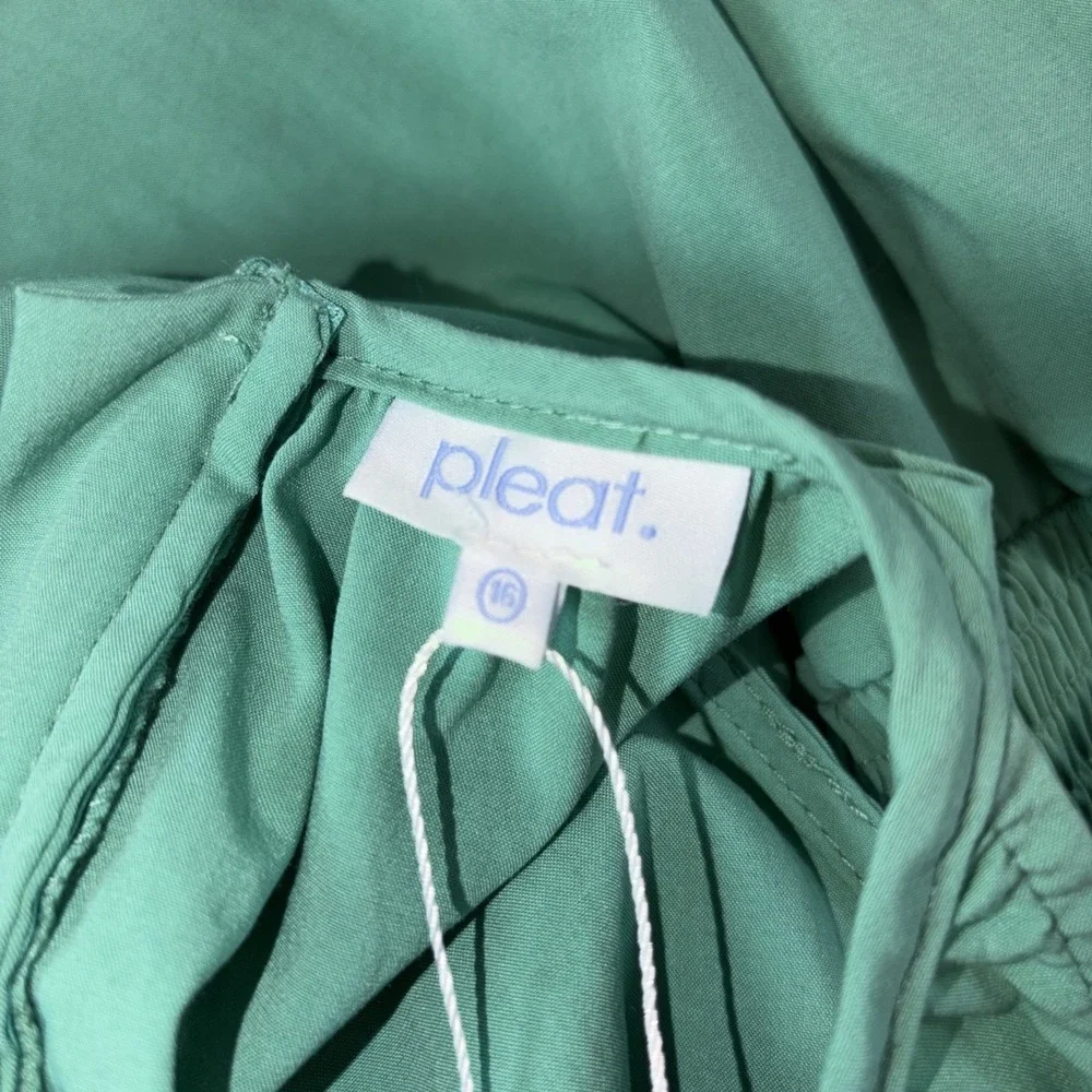 Wells Dress Emerald Green Smocked Waist‎ Halter Neck Tween Size 16 Preppy NWT